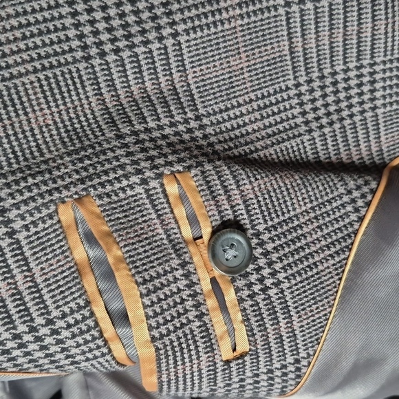 Madison Men's Gray Plaid Blazer Gorgeous! - Picture 11 of 16